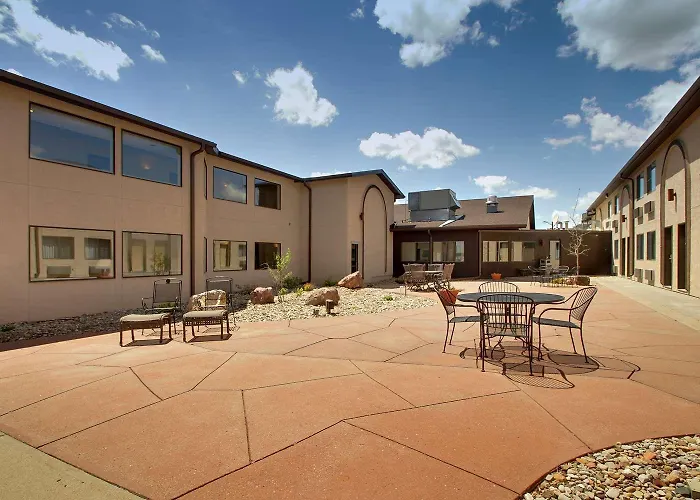 Best Western West Hills Inn
