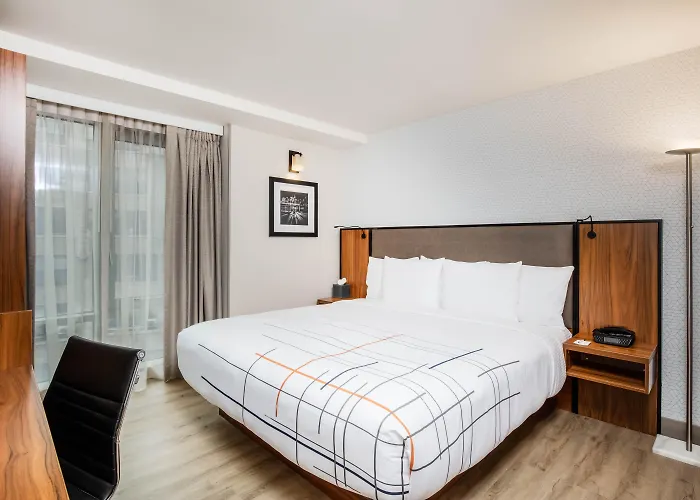 La Quinta By Wyndham Time Square South
