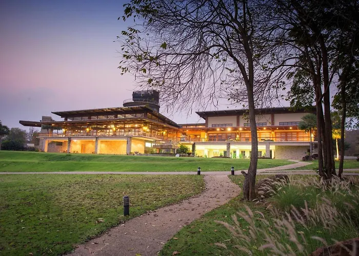 Mountain Creek Golf Resort & Residences Si Khio