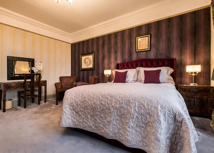 Howbeck & The Retreat Central Location, Incl Off-Site Health Club And Parking Ev Point Available, Great Deals On