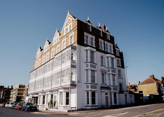 San Clu Hotel, Bar & Brasserie