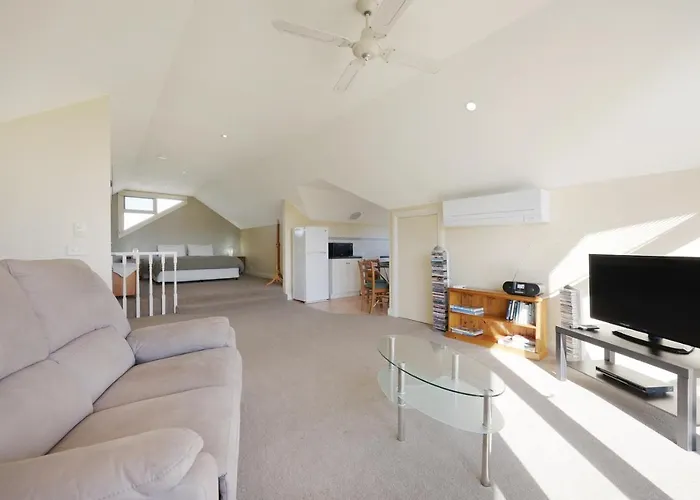 Logans Beach Apartments - The Loft