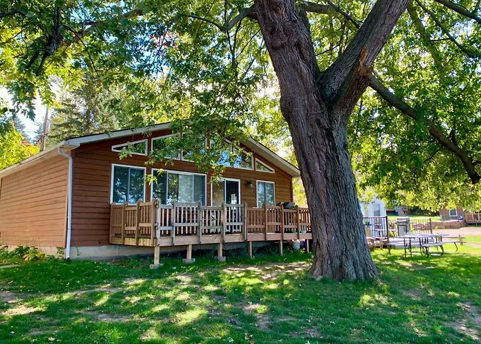 Merland Park Cottages And Motel