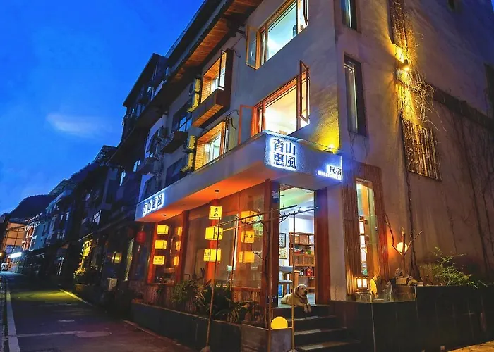 Wally House Hostel - Walk 5 Minutes To East Gate Of National Forest Park-Ticket Book Services-Free Laundry Facilities-Free Capsule Coffee-Tour Route Introduction And Tour Guide Arrangement