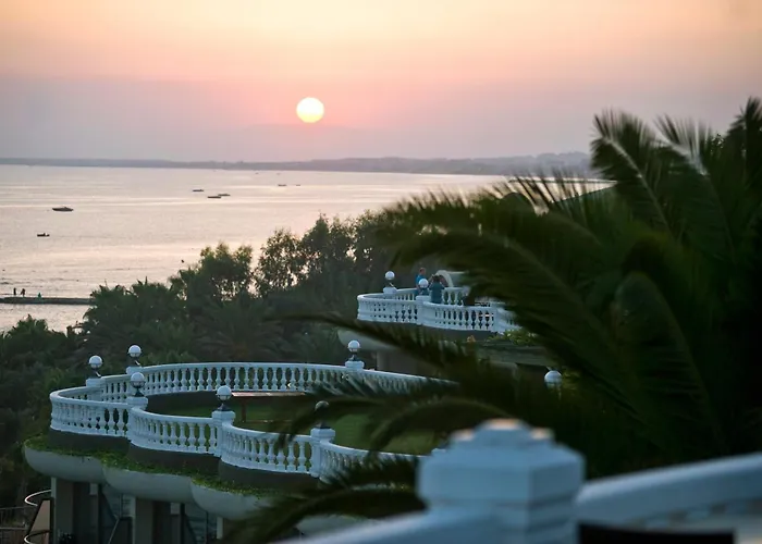 Sunrise Queen Luxury Hotel Sidé