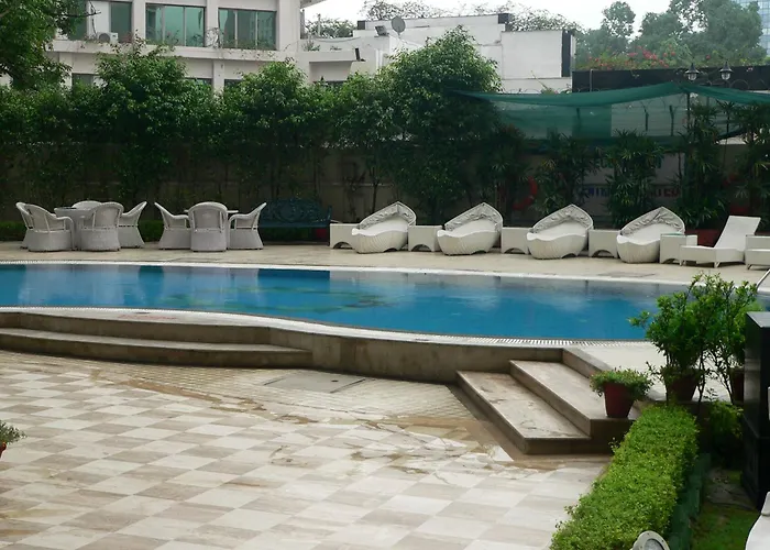 Hotel The Royal Plaza