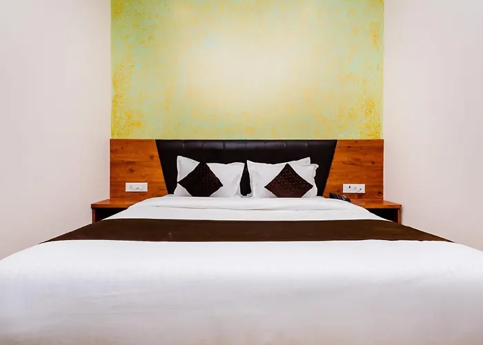 Hotel Raheja Residency
