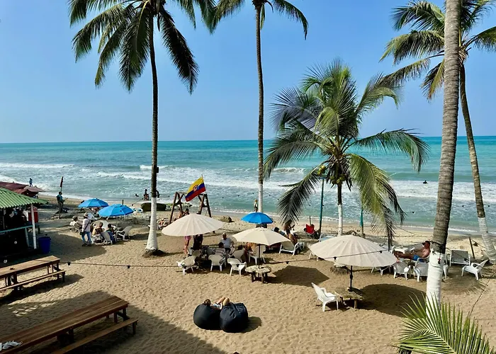 Beach Life Palomino - Beach Party Hostel & Beach Club