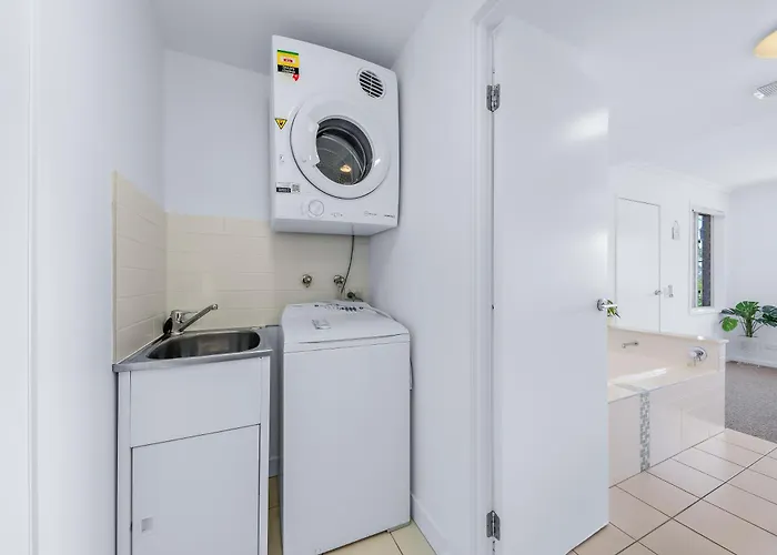 Airlie Summit Apartments