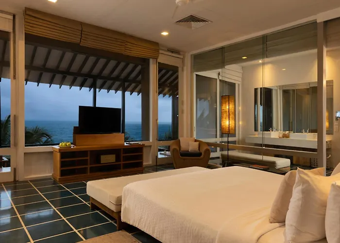 Jetwing Blue Hotel Negombo