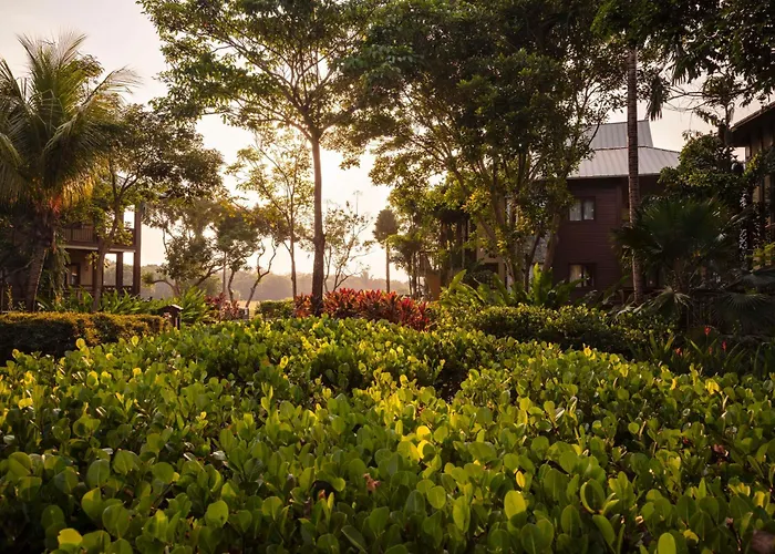 Indura Beach & Golf Resort Curio Collection By Hilton Tela