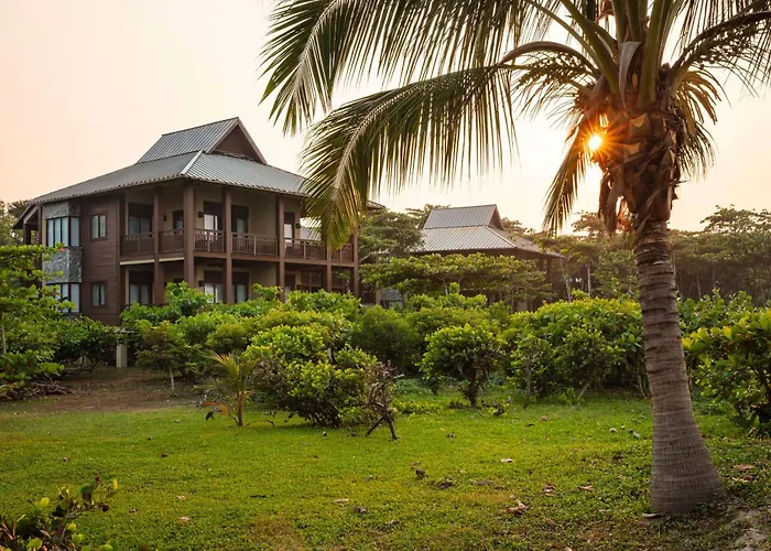 Indura Beach & Golf Resort Curio Collection By Hilton Tela