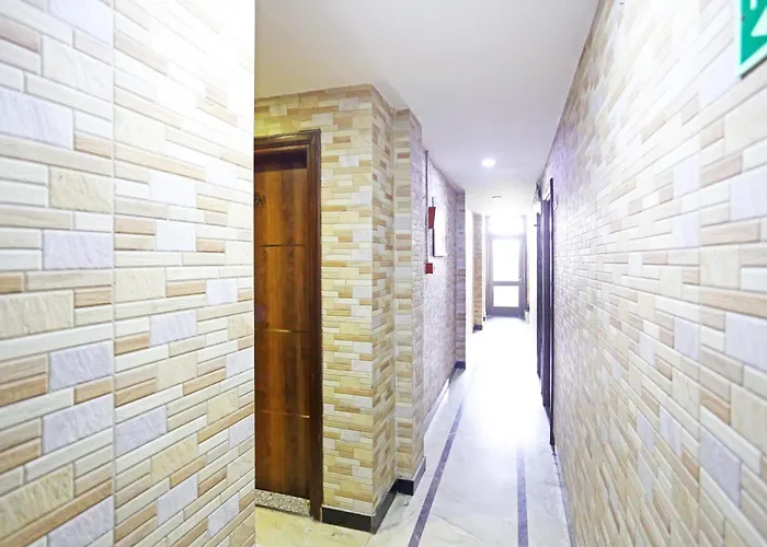 Hotel Preet Palace -5 Mints Walk From Nizamuddin Railway Station