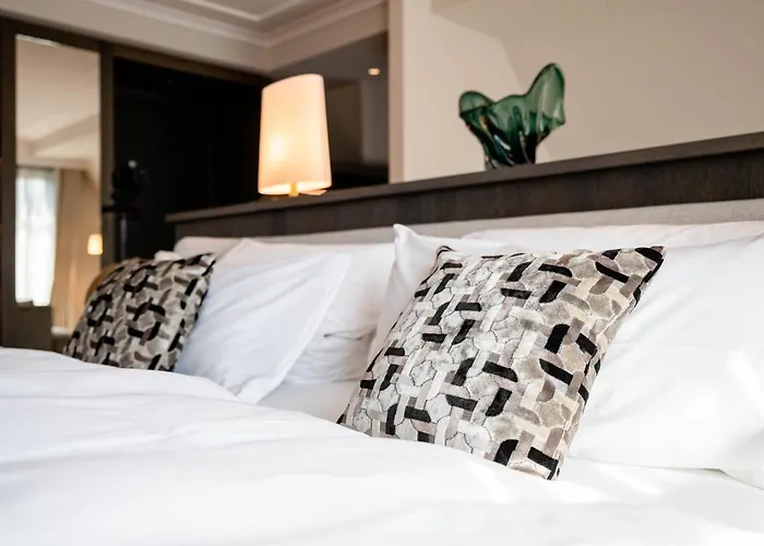 Clounys Hotel
