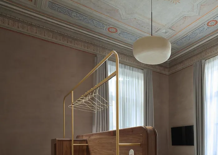 Monument Hotel