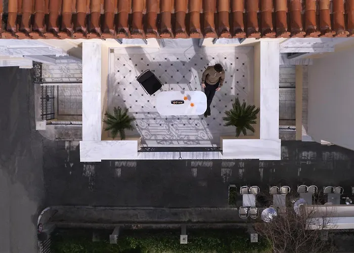 Monument Hotel