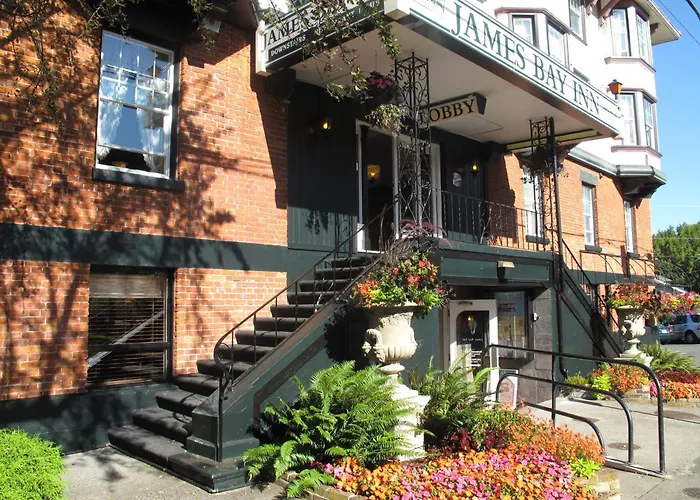 James Bay Inn Hotel, Suites & Cottage