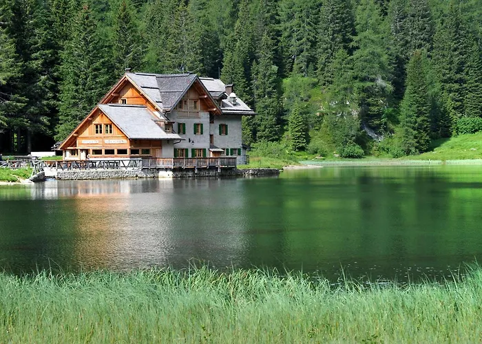 Rifugio Lago Nambino