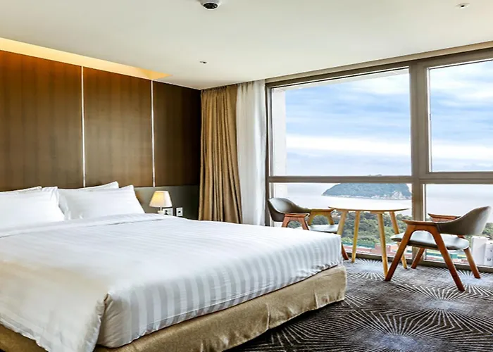 Golden Daisy Hotel