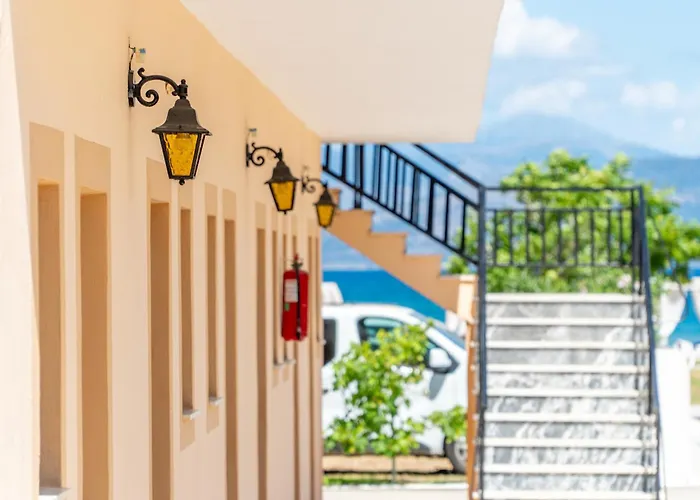 Sandy Beach Complex - Poolside Studios & Seaside Apartments