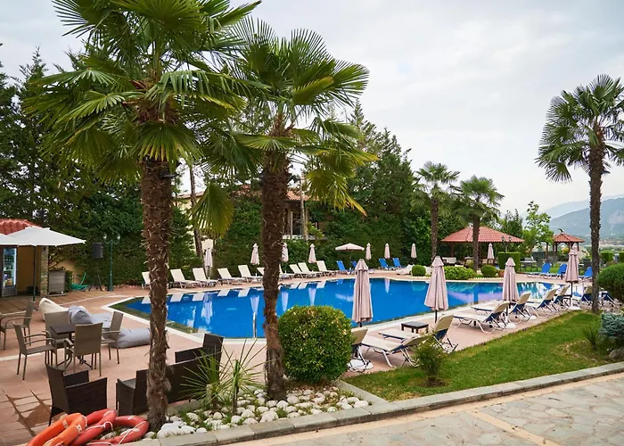 Famissi Eden Hotel