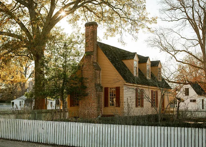 Colonial Houses, An Official Colonial Williamsburg Hotel