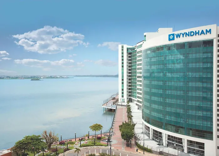 Wyndham Guayaquil, Puerto Santa Ana