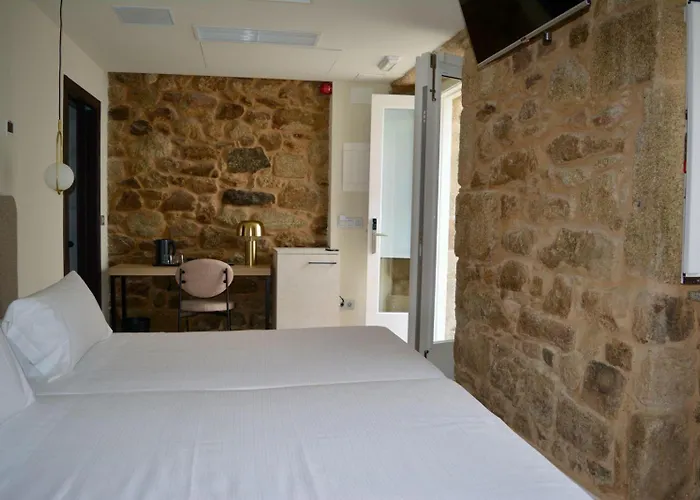 Corona de Galicia Rooms