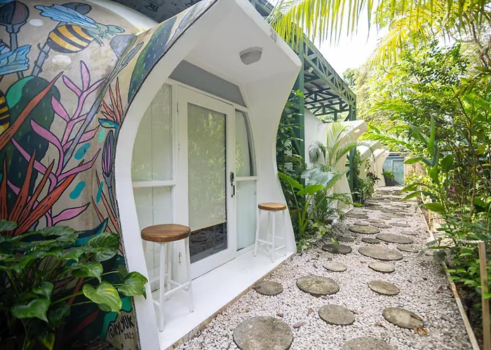 Igloo Beach Lodge