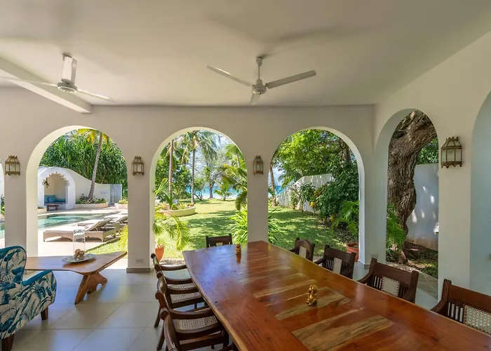 Nomad Beach Resort Playa de Diani