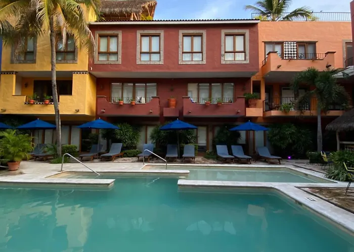Casa Lotería -Pueblito Sayulita- Colorful, Family&Relax Experience with Private Parking&Pool