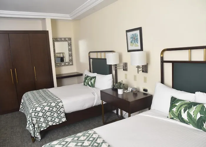 Courtleigh Hotel & Suites