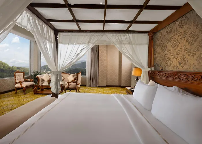 The Golden Crown Hotel Kandy