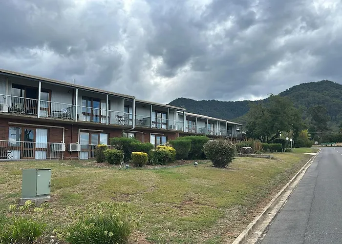 Mountain Creek Motel Bar & Restaurant