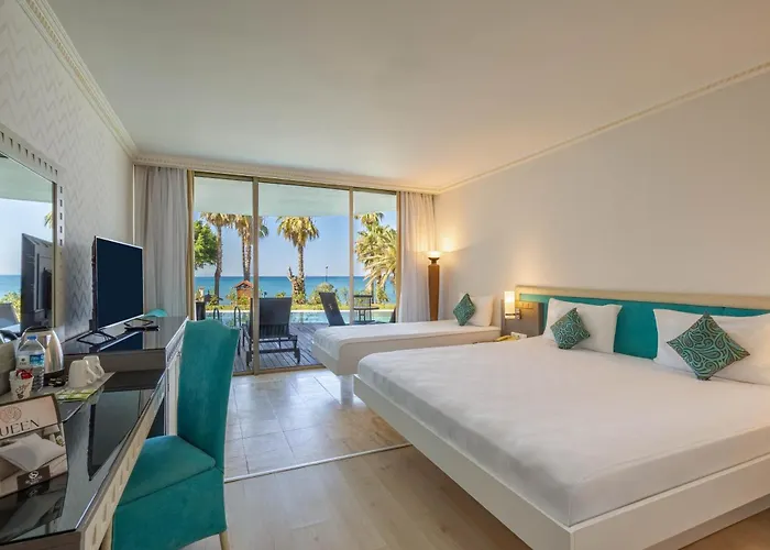 Sunrise Queen Luxury Hotel Side
