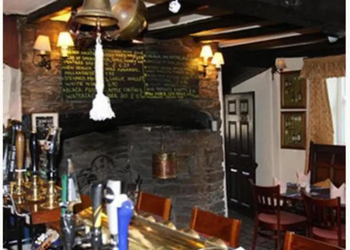 Oyo Rose & Crown Hotel