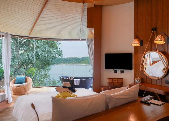 Sinae Phuket Luxury Hotel