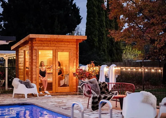 The Oriana Orange - Retro Hotel & Resort