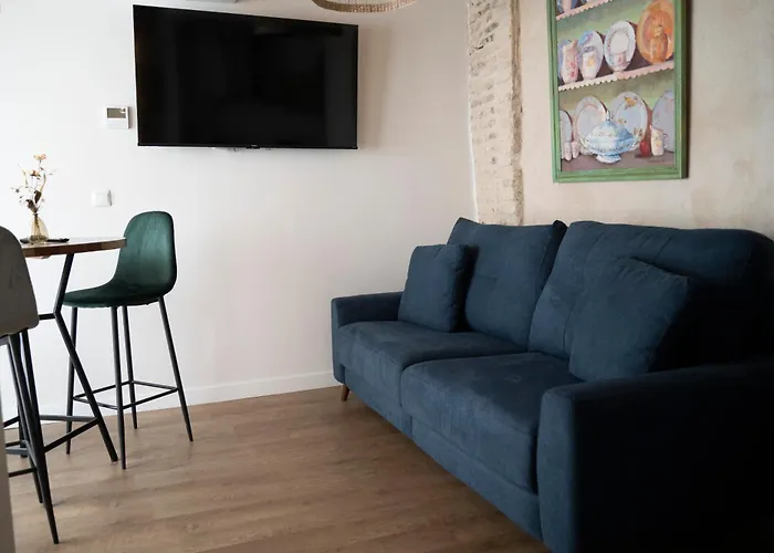 Arena Centro Rooms&Suites, By Homing U
