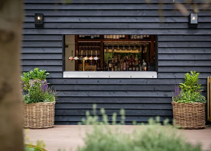 The Ragged Robin - A Heartwood Inn