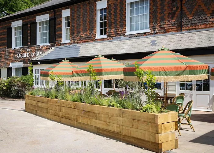 The Ragged Robin - A Heartwood Inn