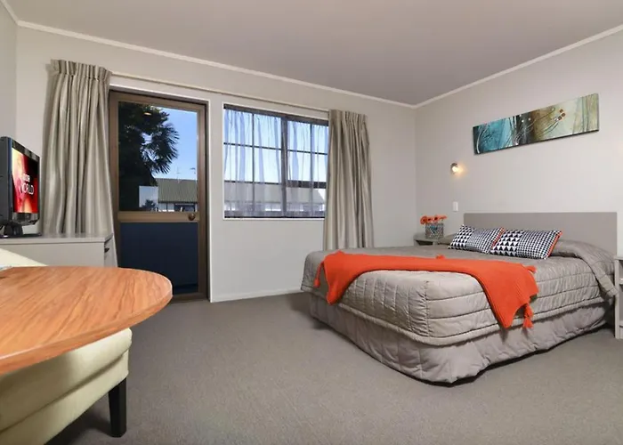 Knightsbridge Court Motor Lodge