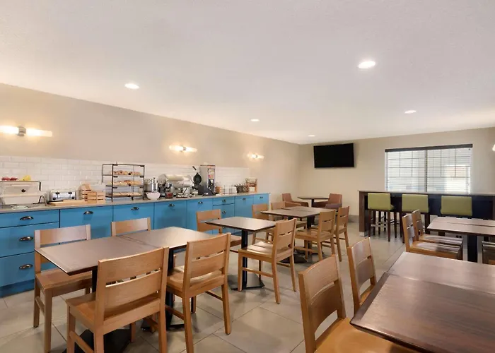 Country Inn & Suites By Radisson, Chippewa Falls, Wi