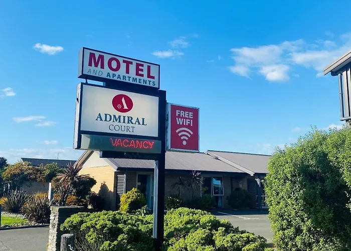 Admiral Court & Apartments