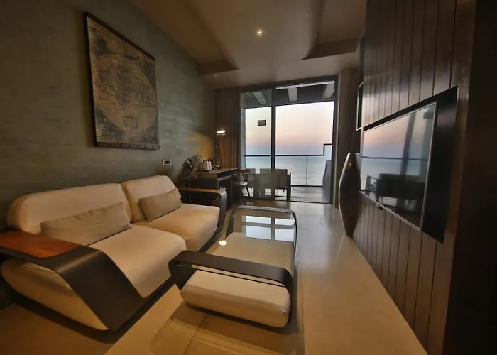 Pledge Scape Hotel Negombo