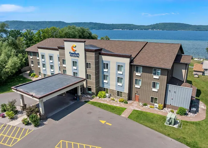 Comfort Inn & Suites Munising-Lakefront