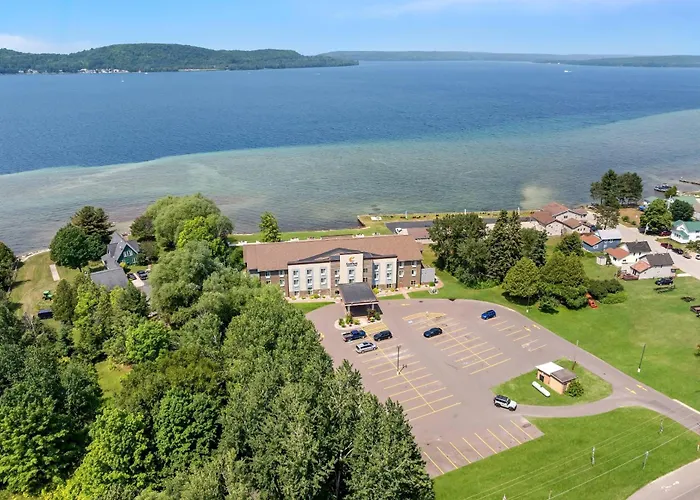 Comfort Inn & Suites Munising-Lakefront