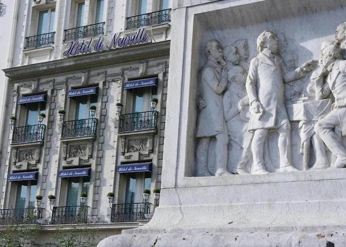 Hotel de Neuville Arc de Triomphe