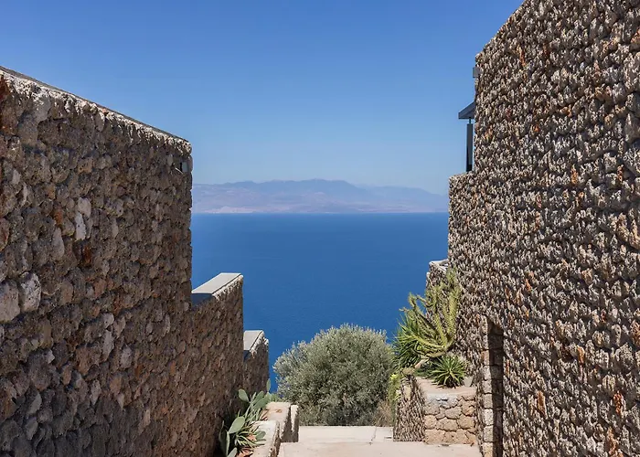 ​Le Grand Bleu Resort