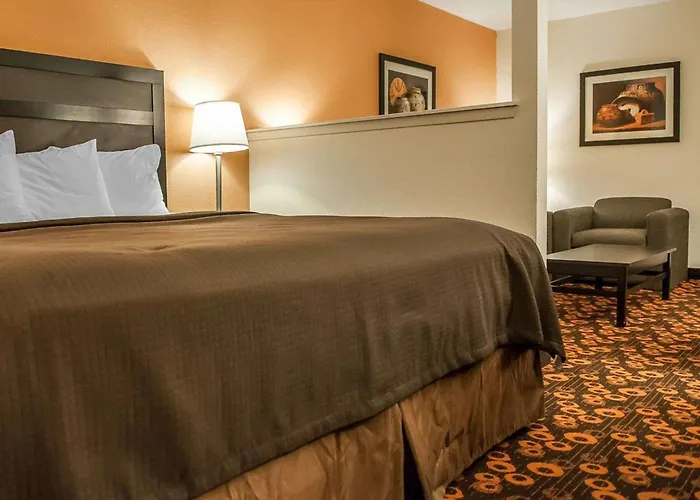 Econo Lodge Inn & Suites Santa Fe South